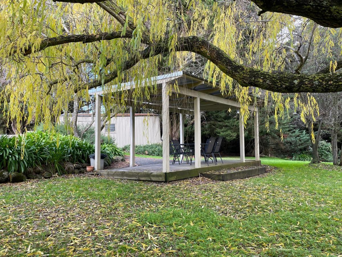 Central Highlands Motor Inn Kyneton Bagian luar foto