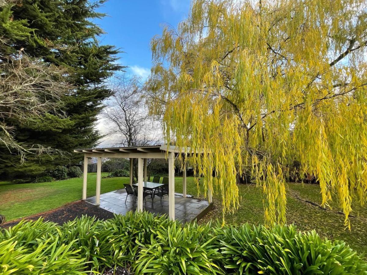 Central Highlands Motor Inn Kyneton Bagian luar foto